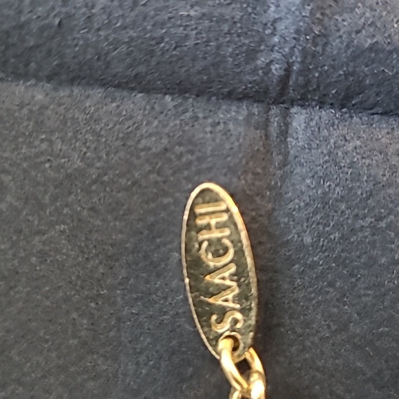 Saachi bib style necklace. Black and gold lace metal. - Picture 2 of 5